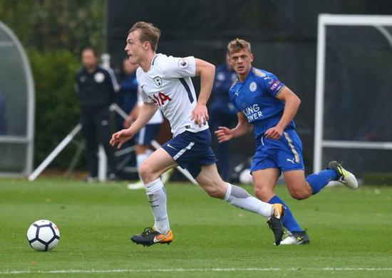  曼联租借妖星爆发，独造三球击退布伦特福德  