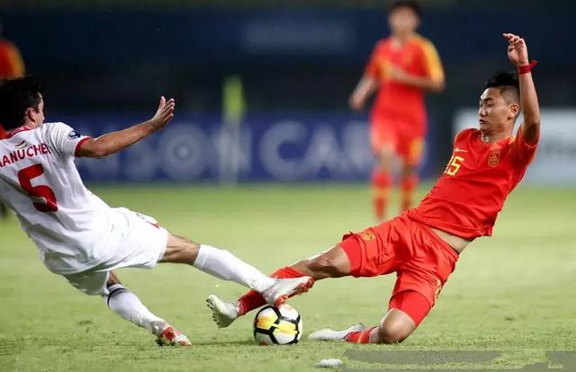  尼斯中场染红离场，少一人作战仍顽强逼平  