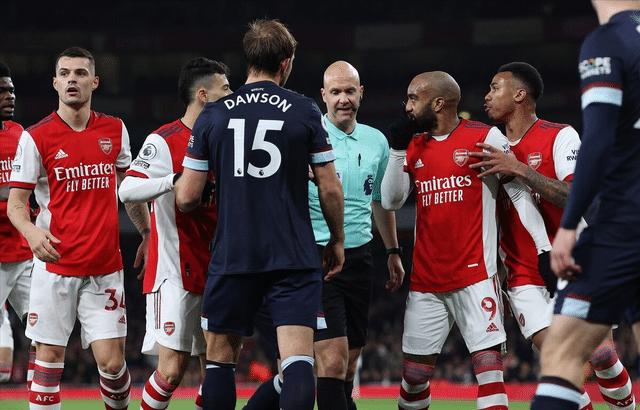  阿森纳险胜西汉姆联，萨卡造点加补时绝杀  